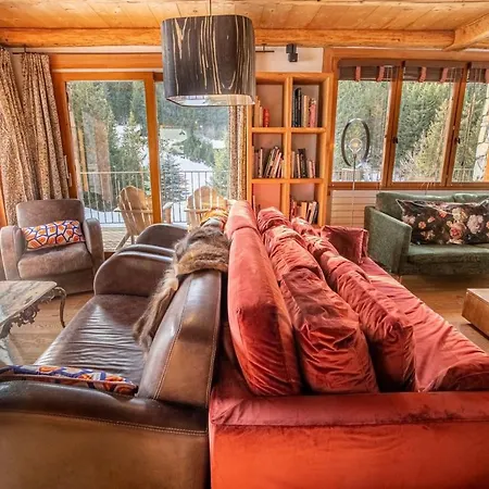 Chalet Le Cairn - Unique Ski-in Ski-out Location! *