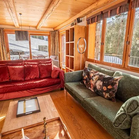 Le Cairn - Unique Ski-in Ski-out Location! Chalet