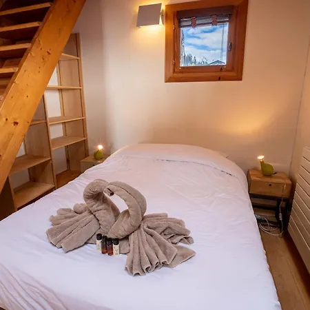 Chalet Le Cairn - Unique Ski-in Ski-out Location!
