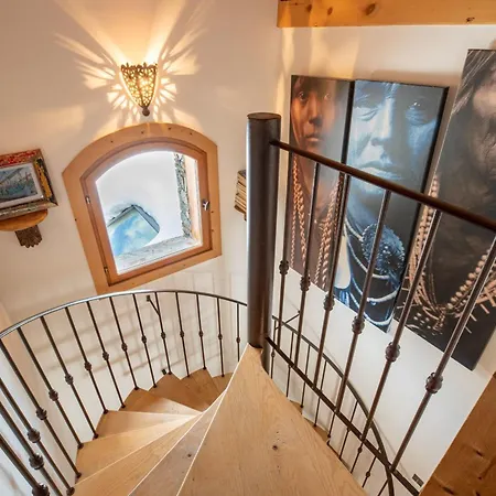 Chalet Le Cairn - Unique Ski-in Ski-out Location!