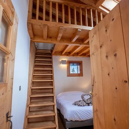 Chalet Le Cairn - Unique Ski-in Ski-out Location! Outside Hot Tube Meribel