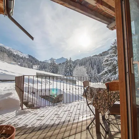 Chalet Le Cairn - Unique Ski-in Ski-out Location! Outside Hot Tube *