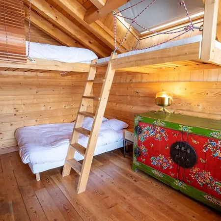 Le Cairn - Unique Ski-in Ski-out Location! Outside Hot Tube Chalet